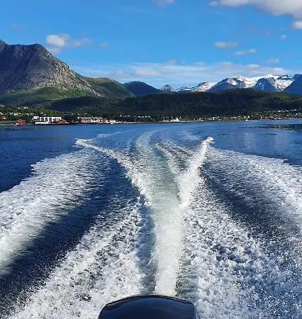 Cozy And Unassuming With Fantastic Views Ornes (Nordland)